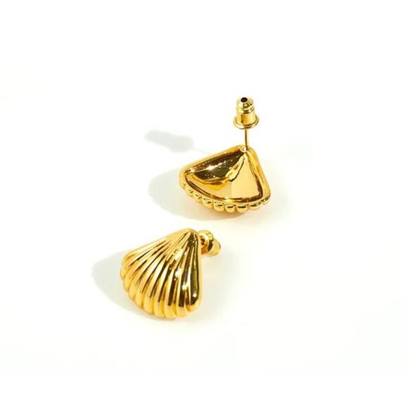 Cioccolato Couture Suzanna 18K Gold-Plated Mother Of Pearl Earring - Picture 5 of 9